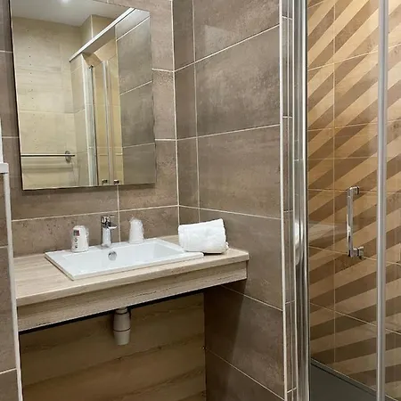 迪娜努瓦尔穆捷酒店 酒店 La Guérinière