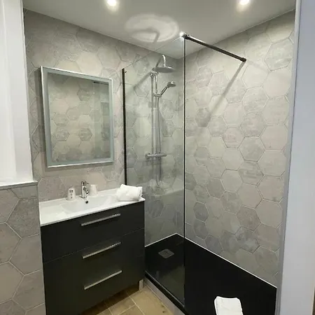 迪娜努瓦尔穆捷酒店 酒店 3*