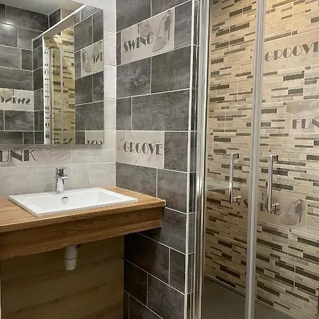 迪娜努瓦尔穆捷酒店 酒店 La Guérinière