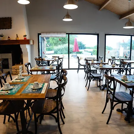 迪娜努瓦尔穆捷酒店