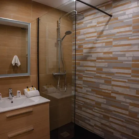 迪娜努瓦尔穆捷酒店 酒店 3*