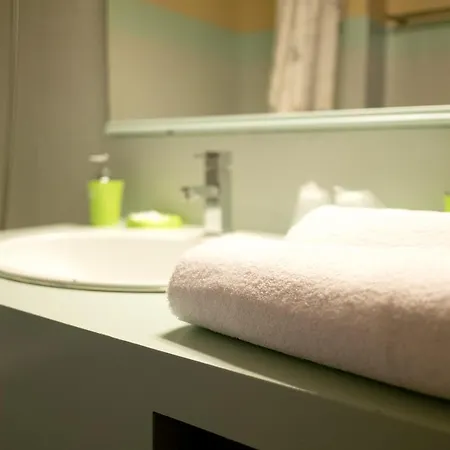 迪娜努瓦尔穆捷酒店 酒店 3*