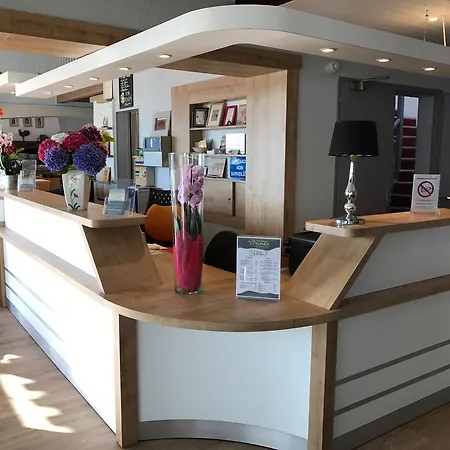 迪娜努瓦尔穆捷酒店 La Guérinière