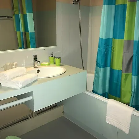 迪娜努瓦尔穆捷酒店 酒店