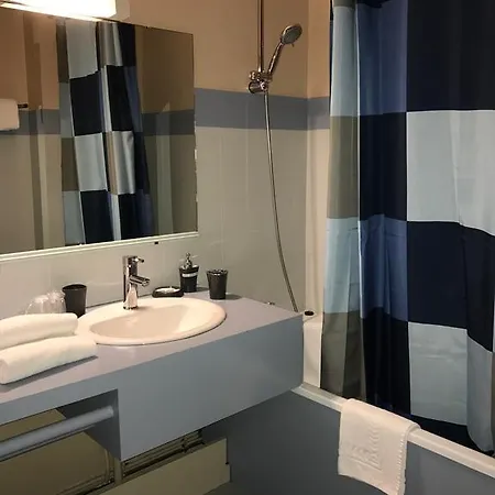 迪娜努瓦尔穆捷酒店 酒店